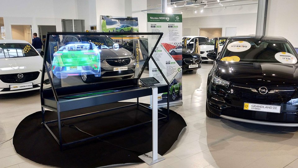 presentation hologram of the new Mokka and Mokka-e models in an iris 75